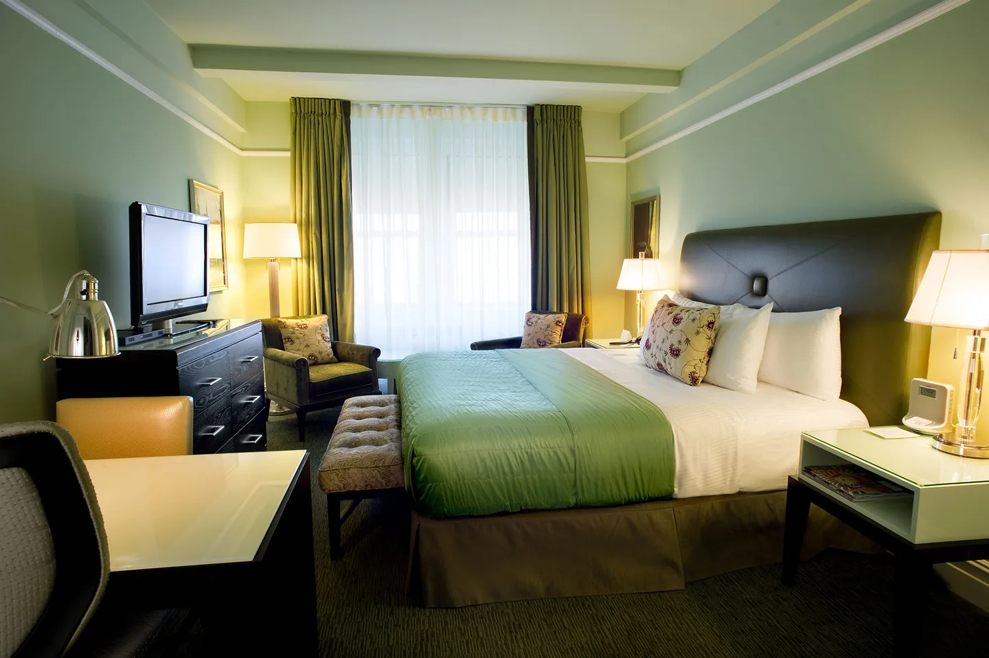 King bed, armchairs and a writing table at Hotel Beacon in New York.